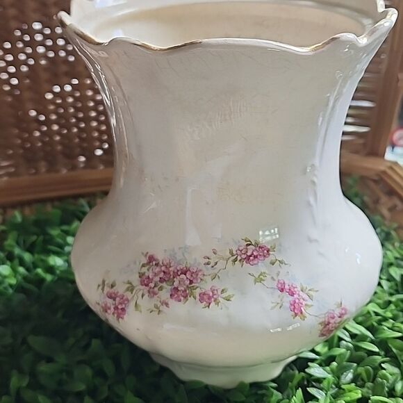 Vintage Floral Vase With Scalloped Gold Tone Rim Coquette - Picture 5 of 10